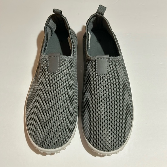 Other - Men’s size 8/9 water shoes NWOT